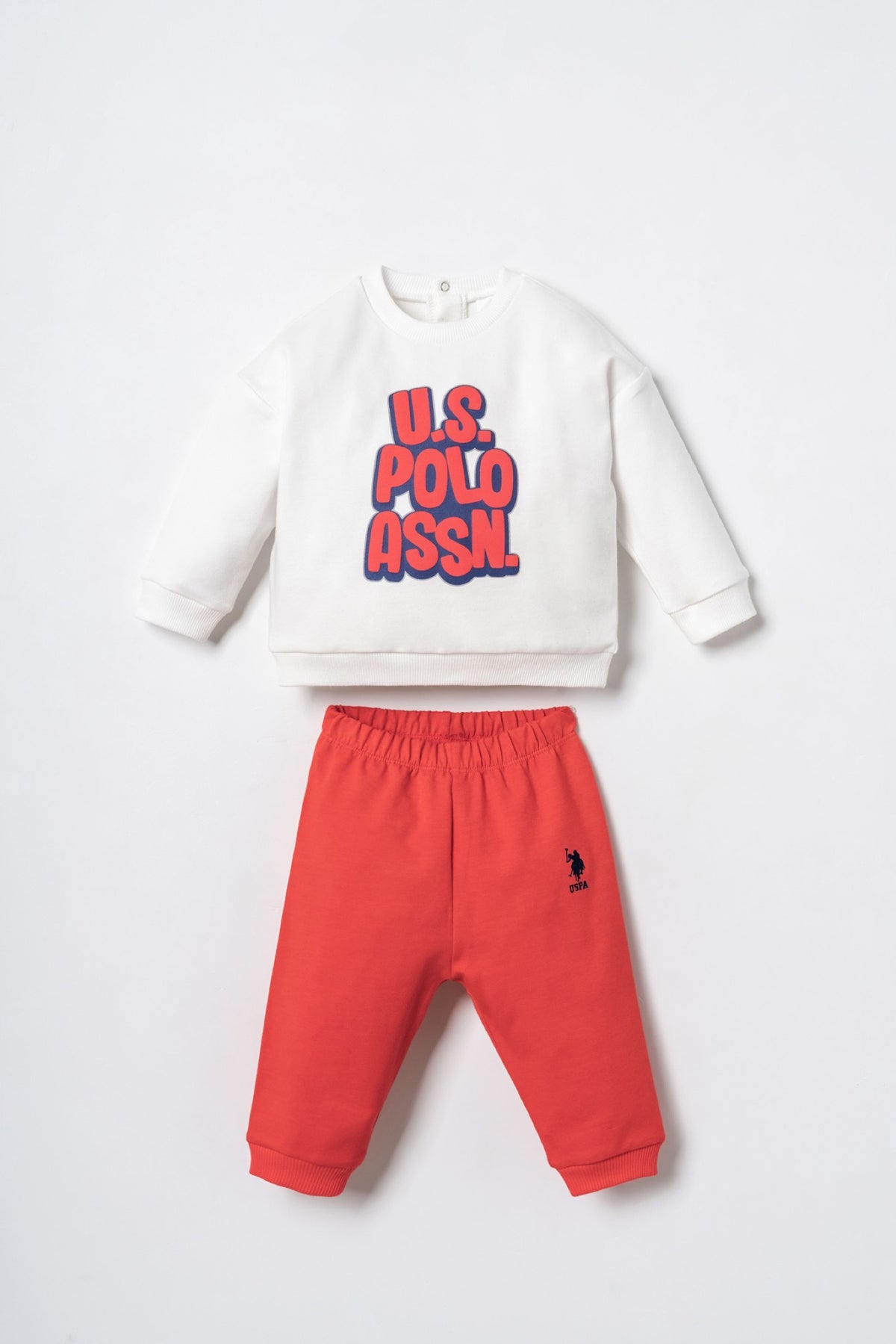 U.S. Polo Assn. bijeli komplet trenerke za bebe s velikim printom i crvenim hlačama
