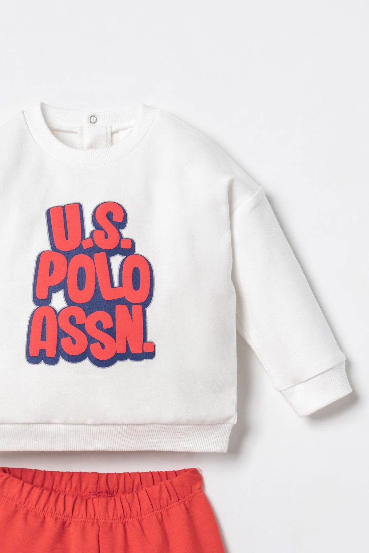 U.S. Polo Assn. bijeli komplet trenerke za bebe s velikim printom i crvenim hlačama