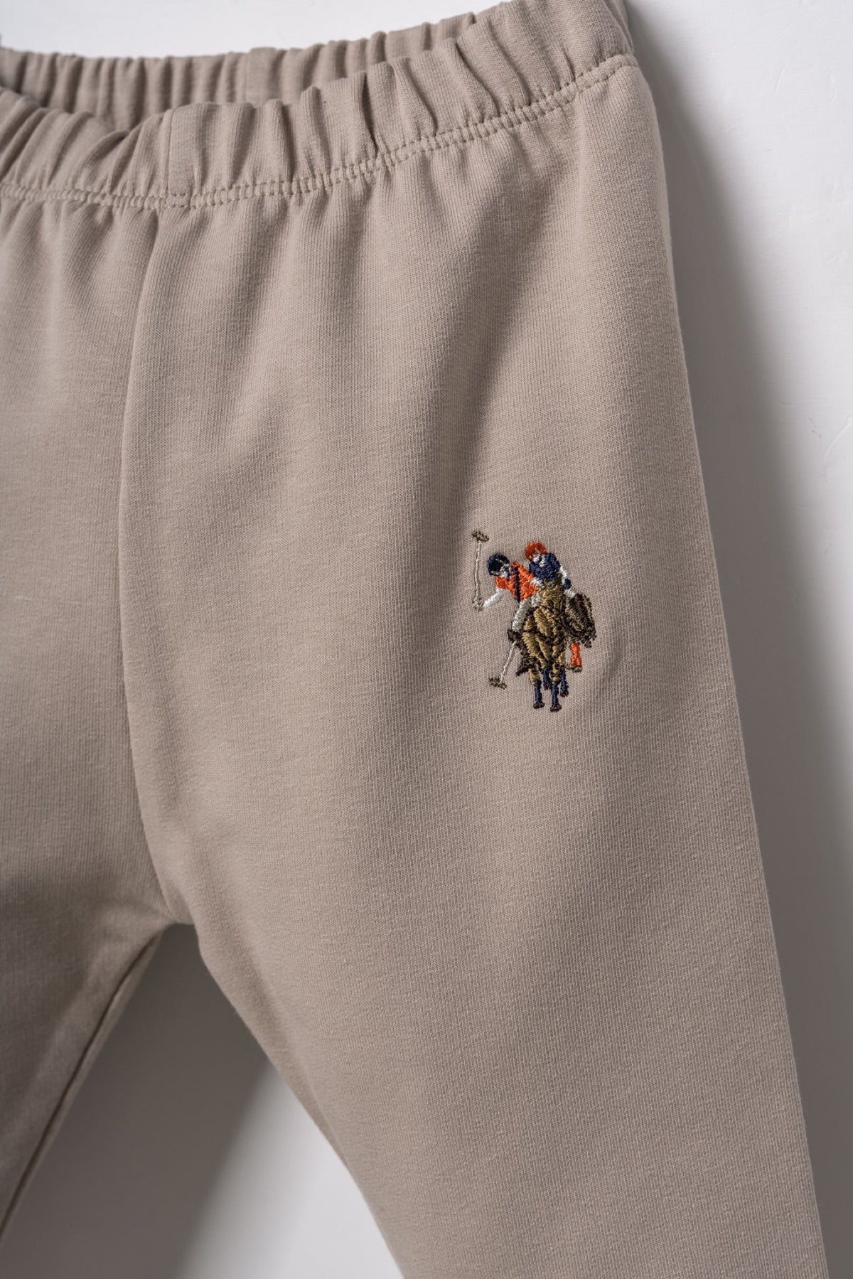 U.S. Polo Assn. bež komplet trenerke za bebe od 3 dijela s kapuljačom
