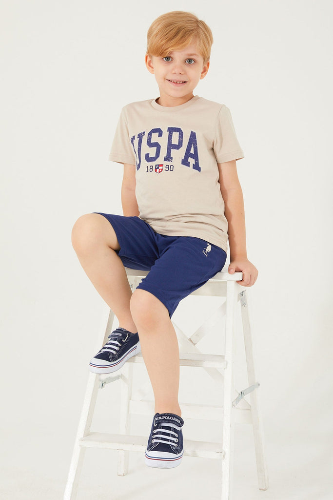 U.S. Polo Assn. bež majica i šorc za dječake s natpisom