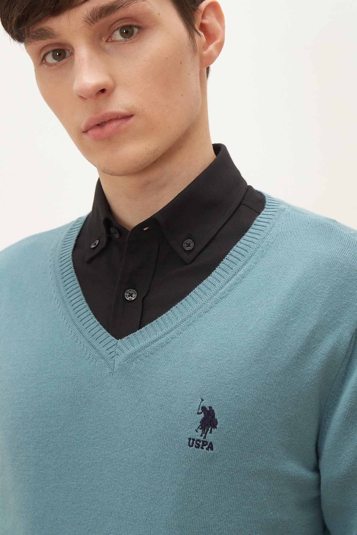 U.S. Polo Assn. svijetlo plavi muški džemper s V-izrezom