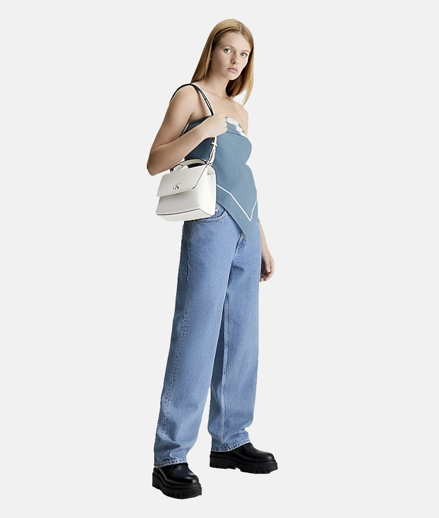 Calvin Klein bež ženska torba s lancem preko ramena-[SKU]