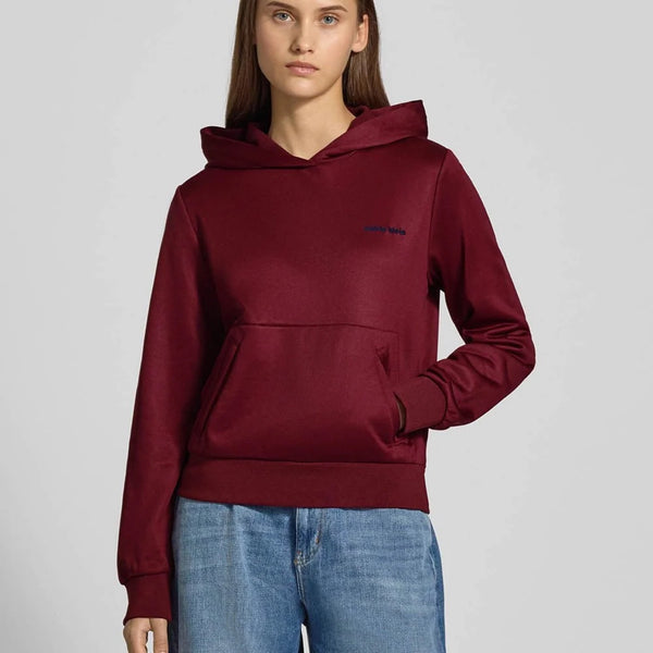 Calvin Klein bordo ženska dukserica s kapuljačom i malim natpisom