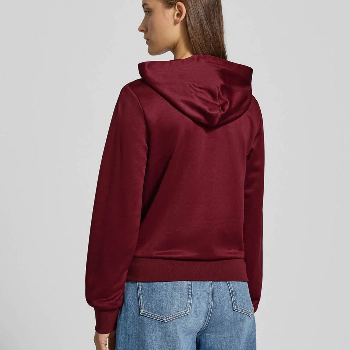 Calvin Klein bordo ženska dukserica s kapuljačom i malim natpisom