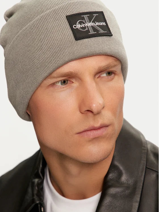 Calvin Klein siva muška pletena kapa