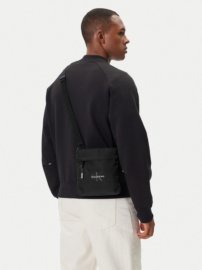 Calvin Klein crna muška klasična torba srednje veličine-[SKU]