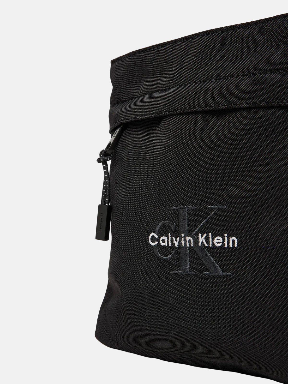 Calvin Klein crna muška klasična torba srednje veličine