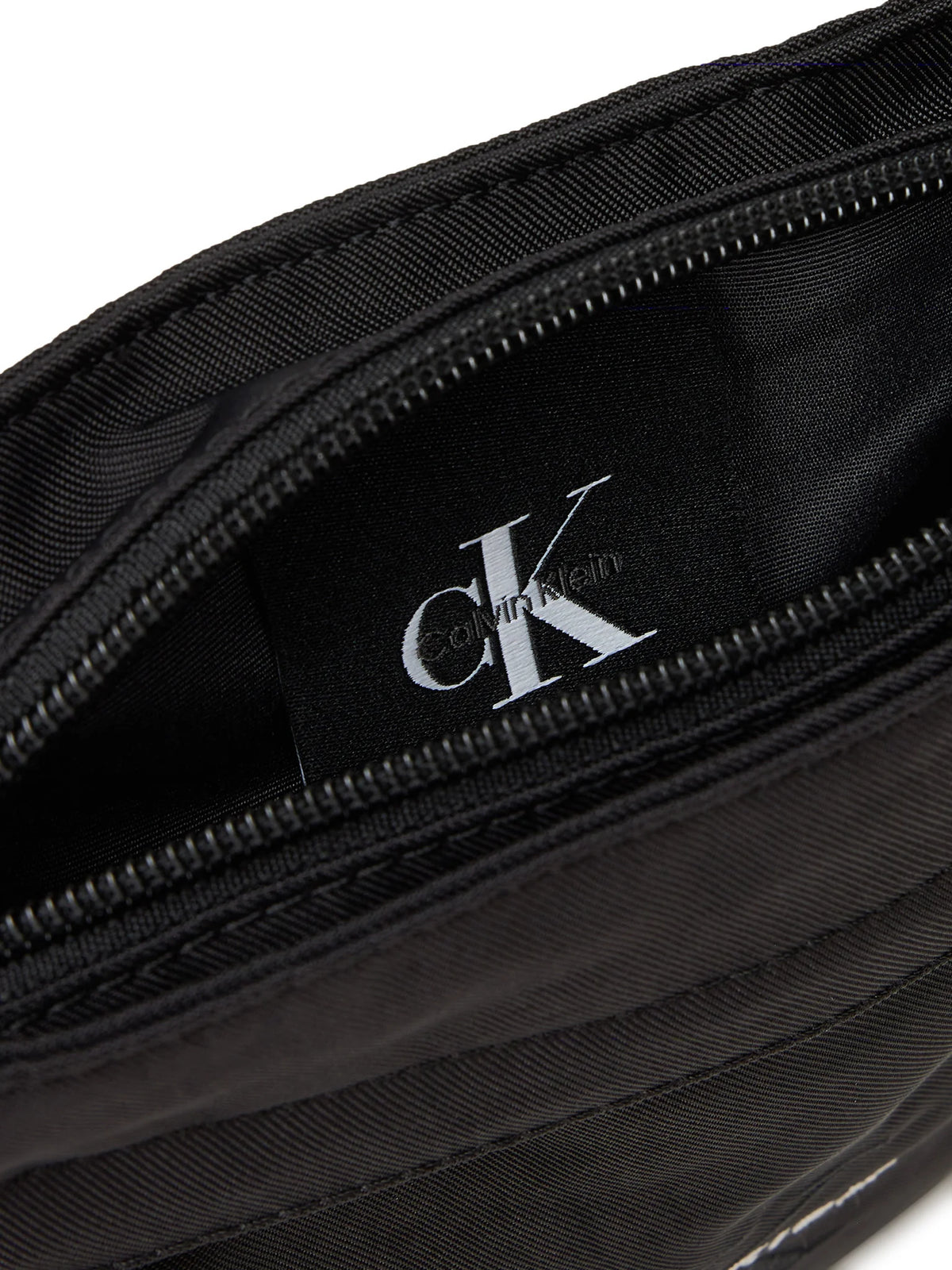 Calvin Klein crna muška klasična torba srednje veličine