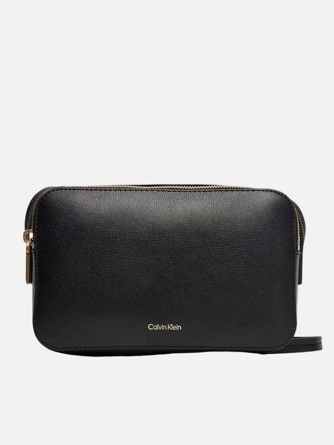 Calvin Klein crna ženska torba sa diskretnim logom-[SKU]