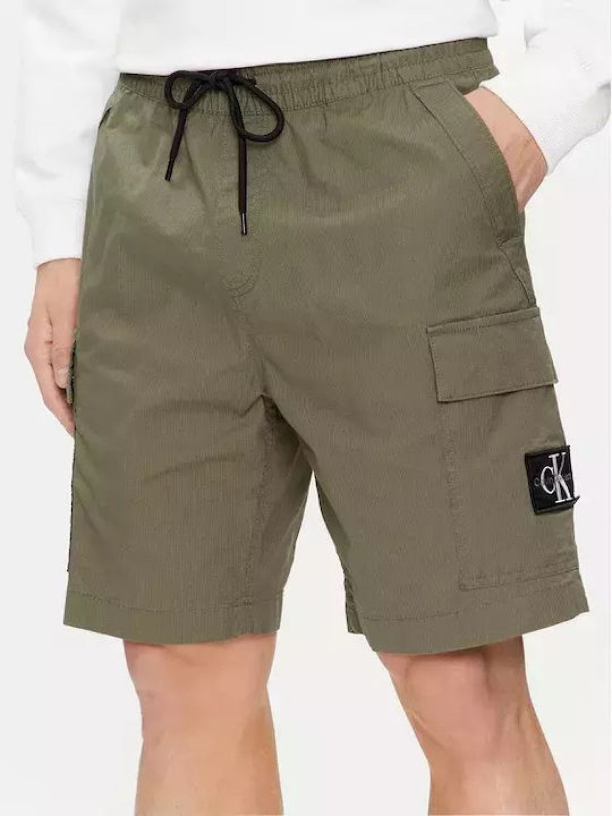 Calvin Klein maslinasto zeleni muški cargo šorc s elastičnim strukom