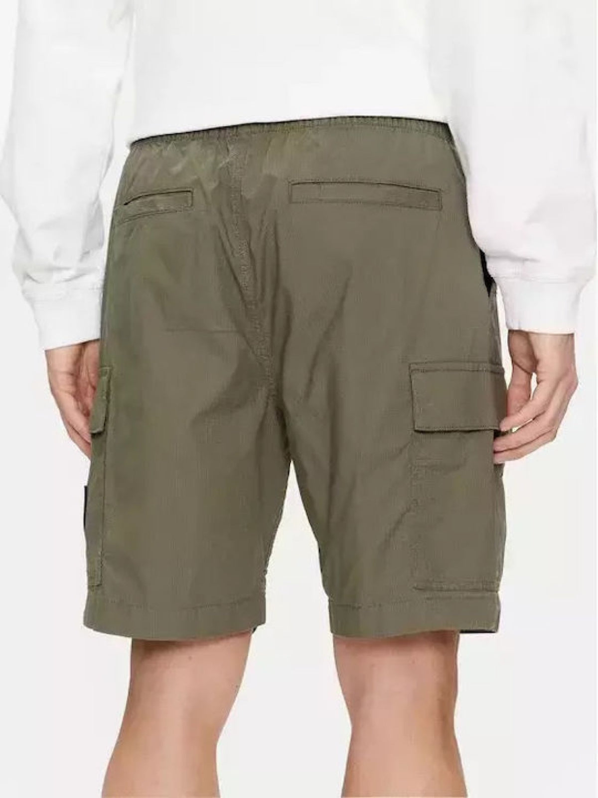 Calvin Klein maslinasto zeleni muški cargo šorc s elastičnim strukom