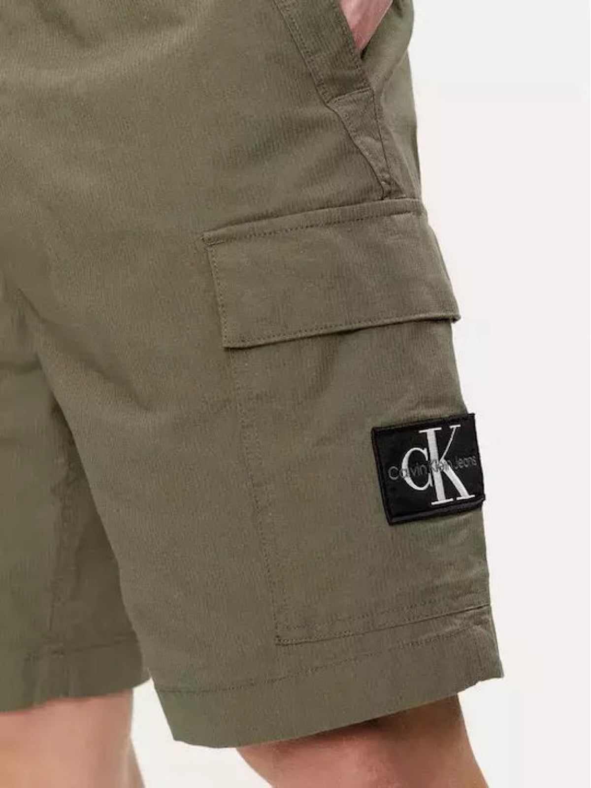 Calvin Klein maslinasto zeleni muški cargo šorc s elastičnim strukom