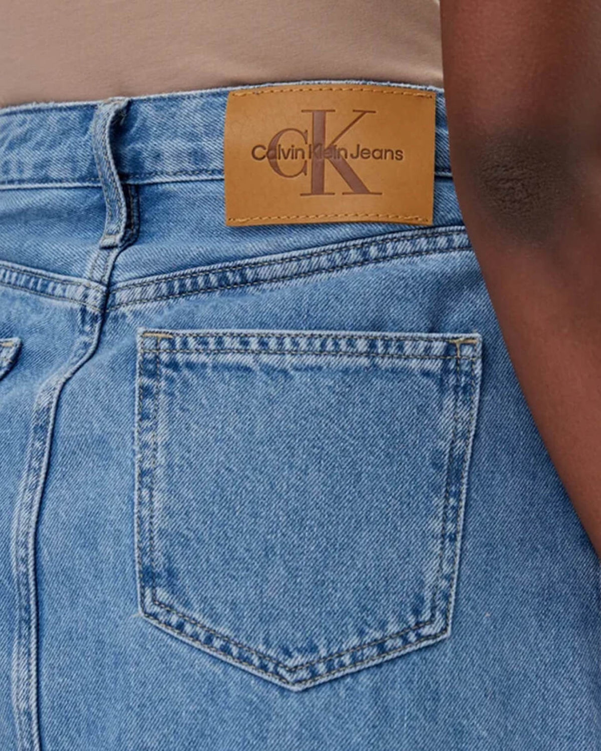 Calvin Klein plava ženska farmerska suknja midi dužine s prorezom