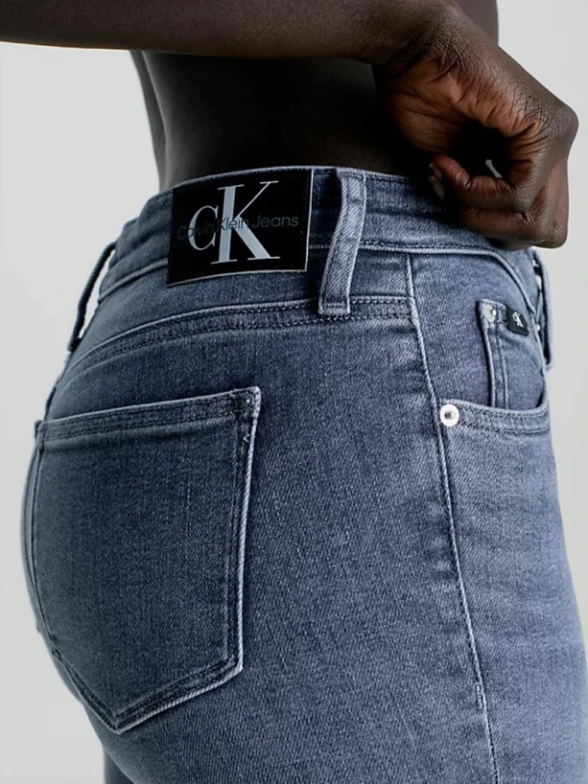 Calvin Klein plave ženske farmerke uskog kroja s ispranim efektom