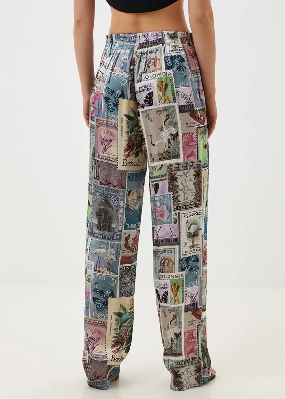 Replay ženske široke pantalone sa printom poštanskih maraka
