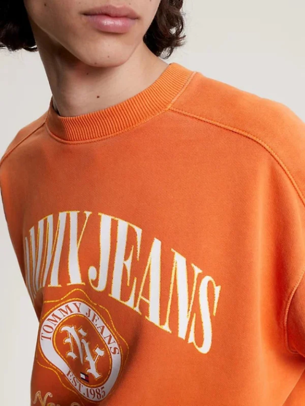 Tommy Hilfiger narandžasta muška dukserica sa Tommy Jeans printom