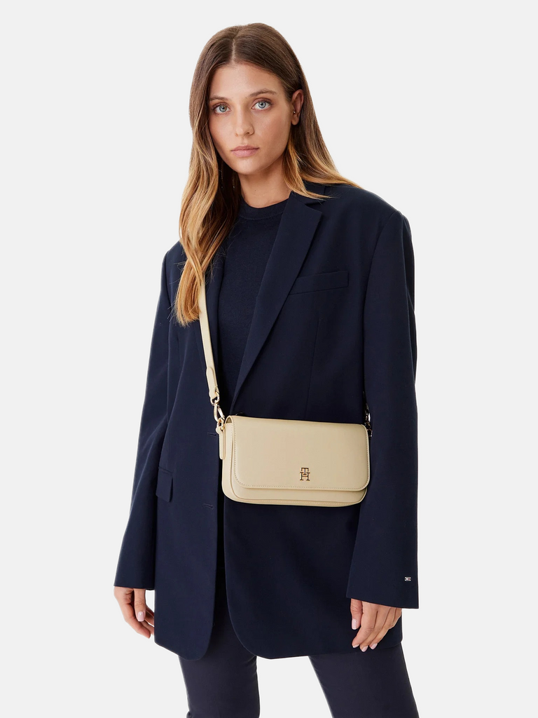 Tommy Hilfiger bež ženska torba sa diskrentim znakom-[SKU]