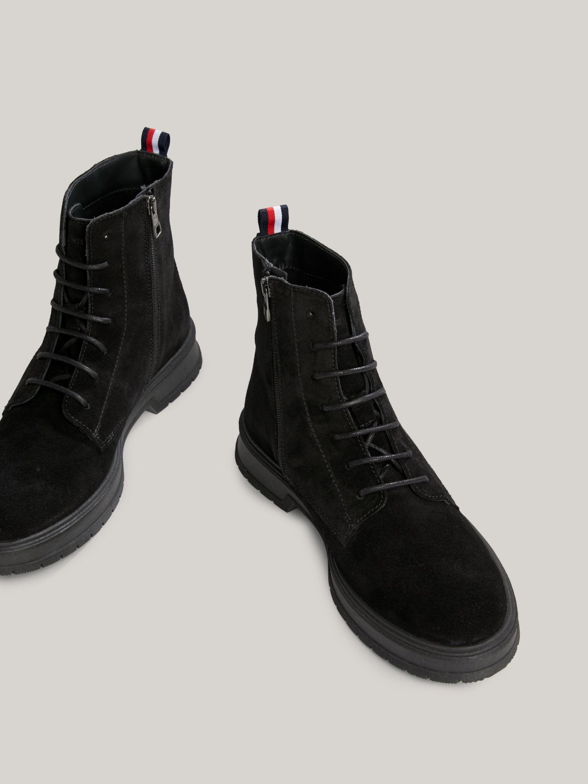 Tommy Hilfiger crne muške čizme od velura s vezicama