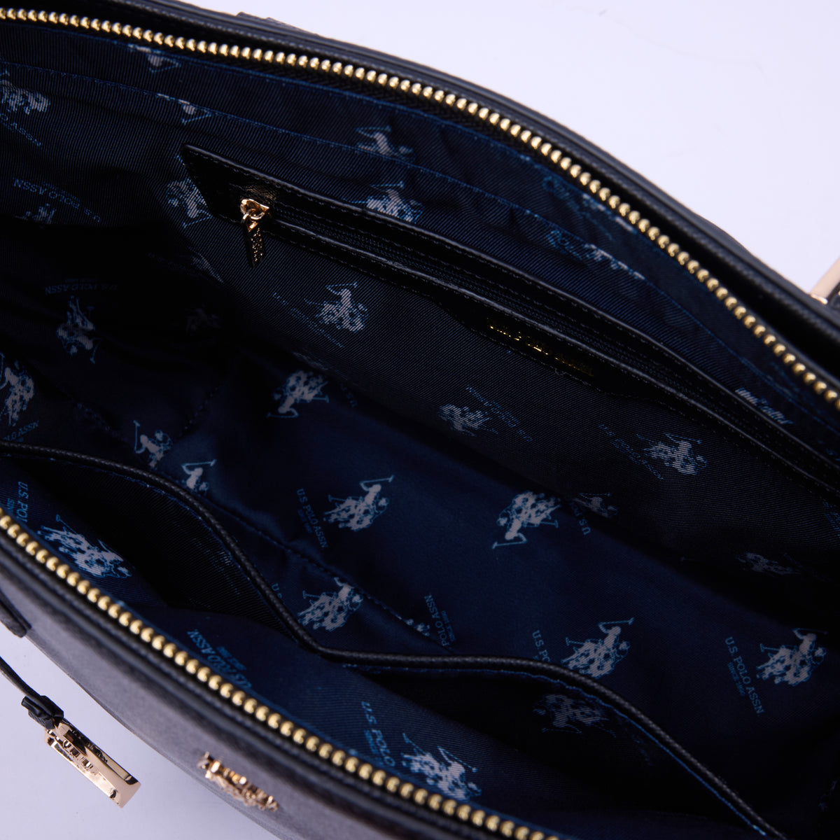 U.S. Polo Assn. crna ženska torba sa zip zatvaračem