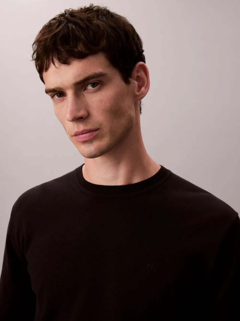 Calvin Klein crni muški džemper s okruglim izrezom