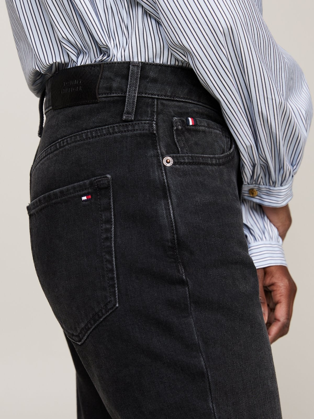 Tommy Hilfiger crne ženske farmerke ravnog kroja