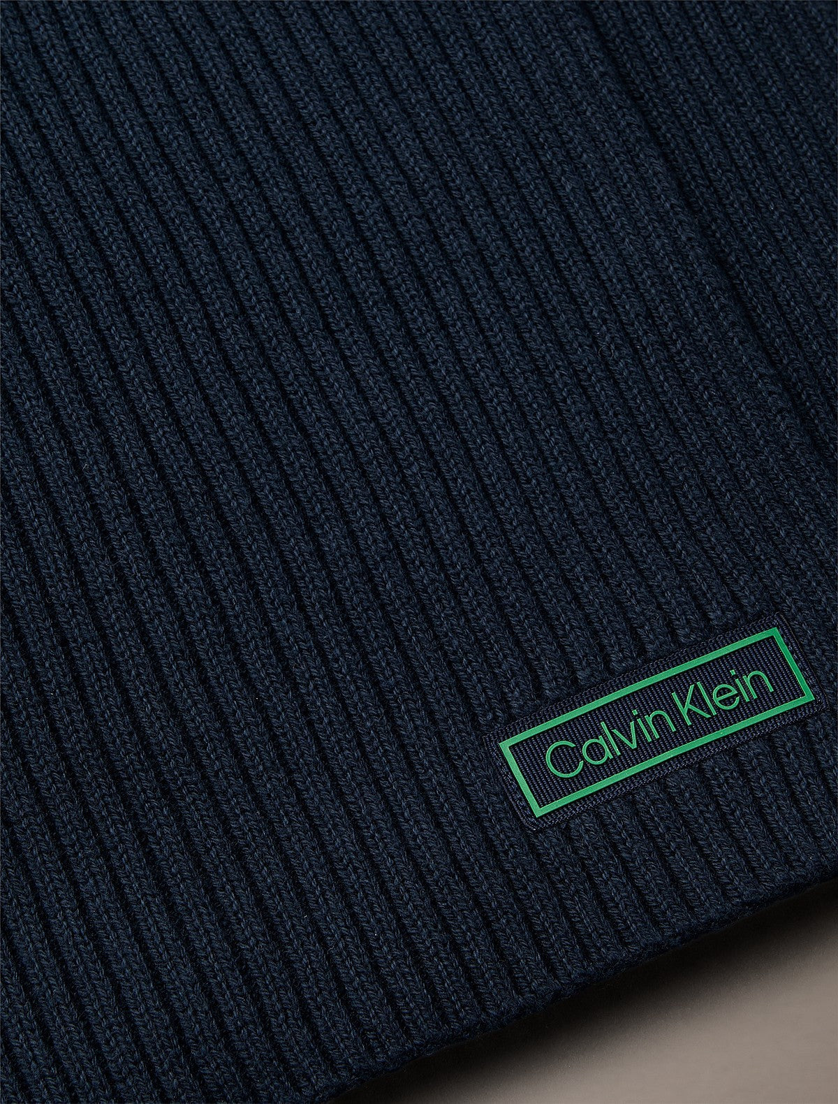 Calvin Klein crni muški rebrasti šal