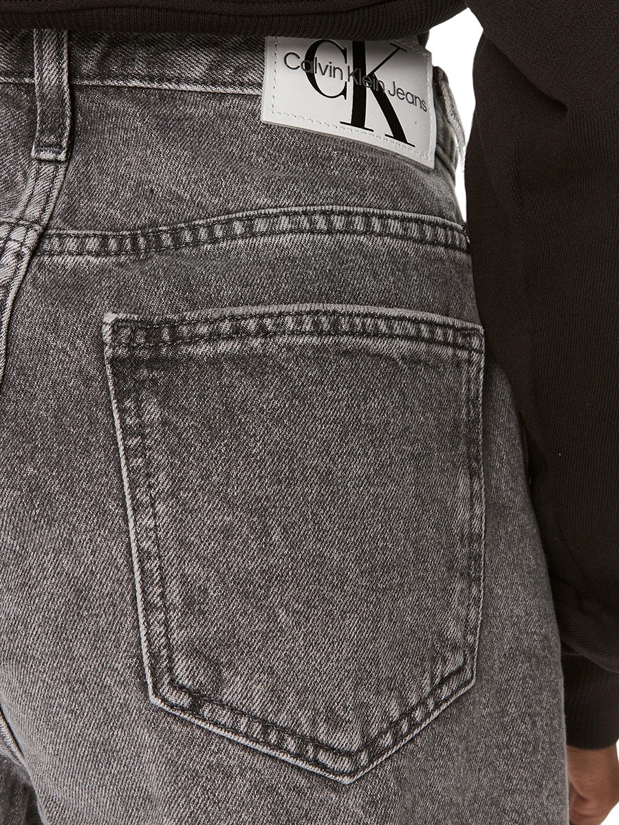 Calvin Klein sivi ženski jeans šorc s trapez krojem