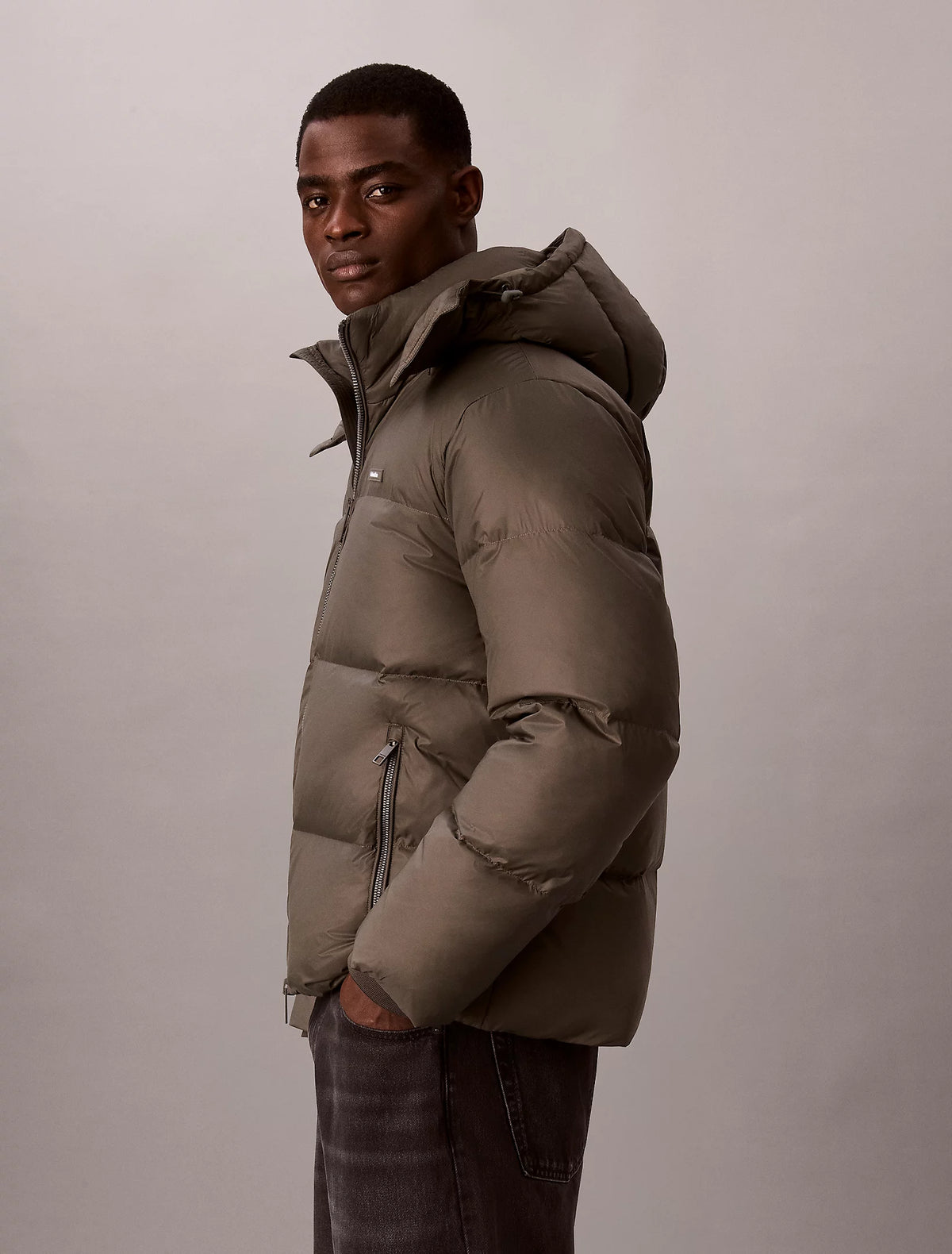 Calvin Klein khaki muška prošivena jakna s kapuljačom