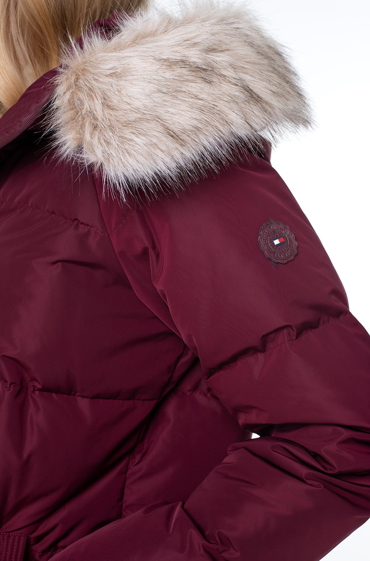 Tommy Hilfiger bordo ženska prošivena jakna s kapuljačom