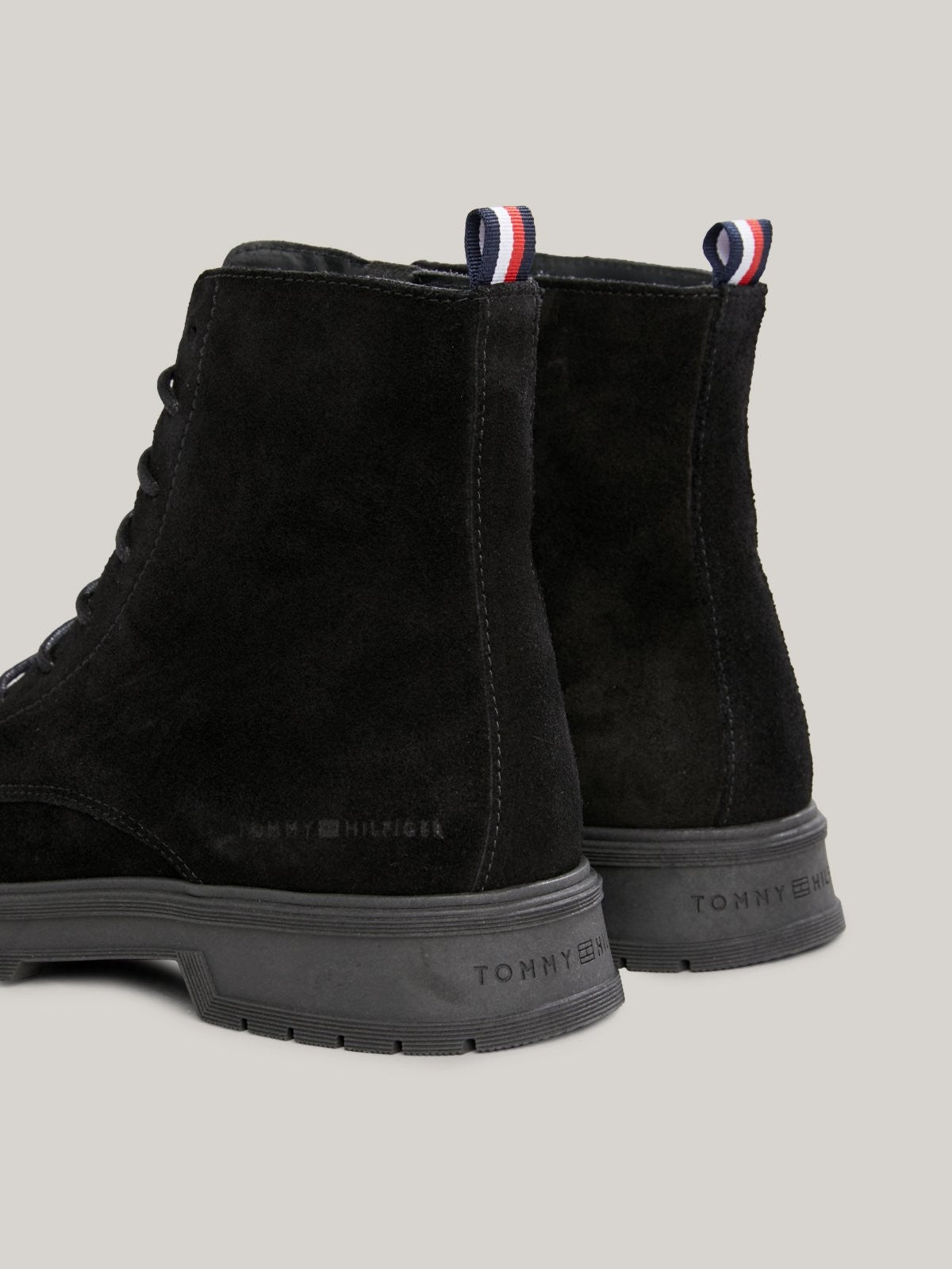 Tommy Hilfiger crne muške čizme od velura s vezicama