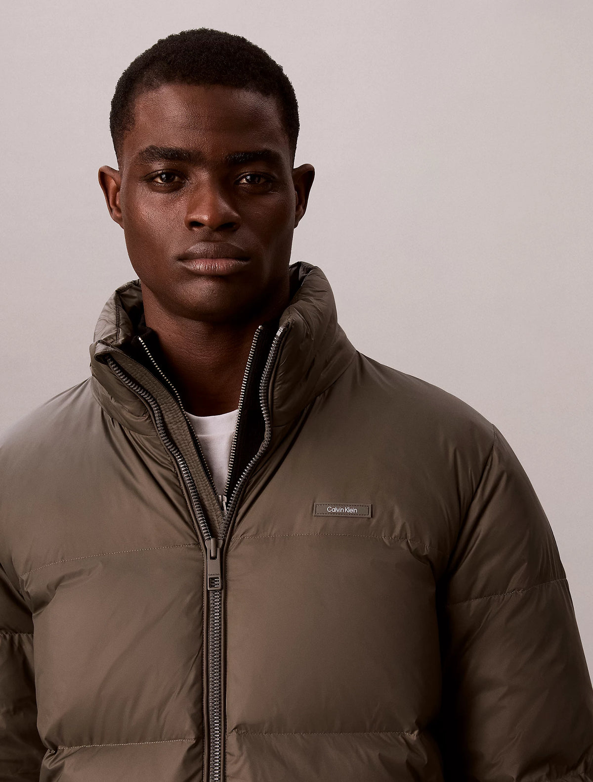 Calvin Klein khaki muška prošivena jakna s kapuljačom