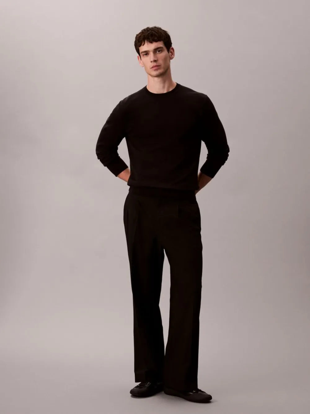 Calvin Klein crni muški džemper s okruglim izrezom