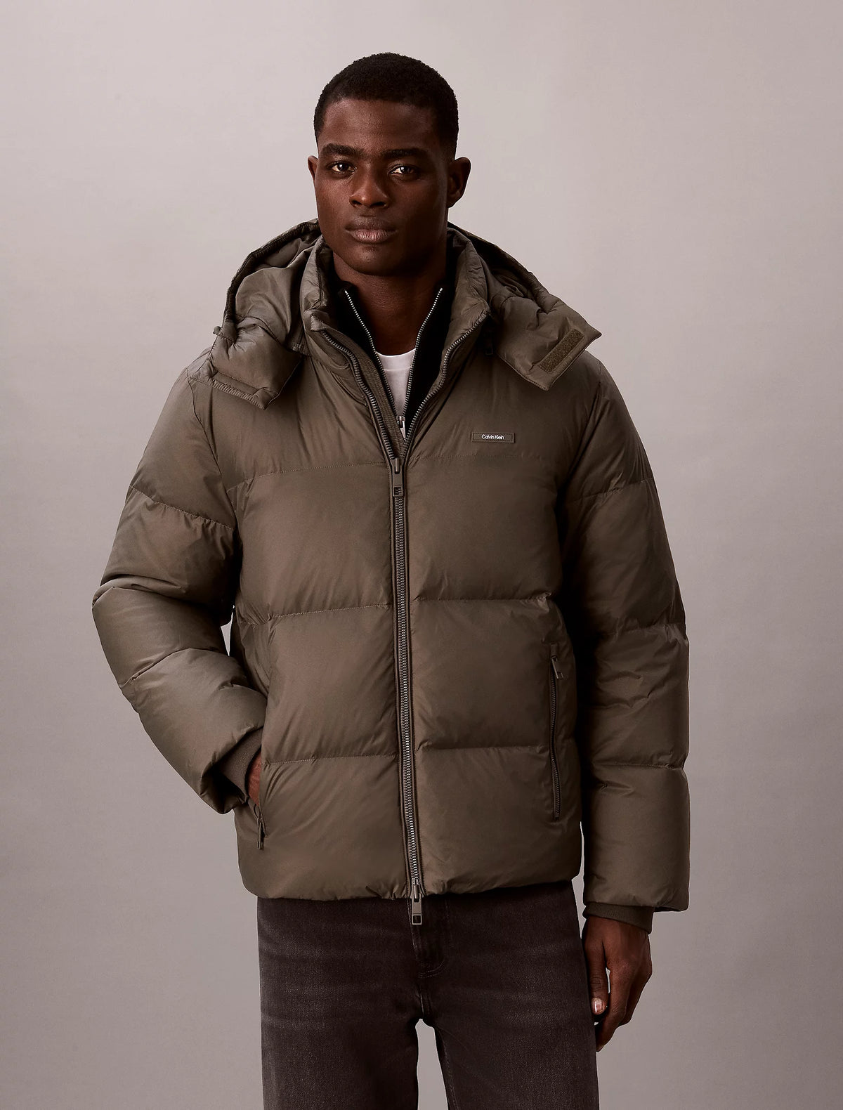 Calvin Klein khaki muška prošivena jakna s kapuljačom